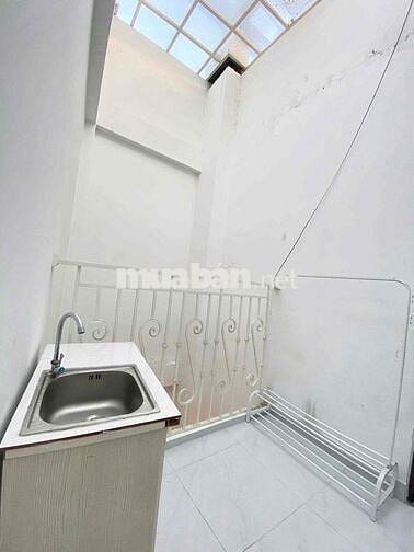 Studio cửa sổ- ban công- 1PN tách bếp 3tr3-3tr8