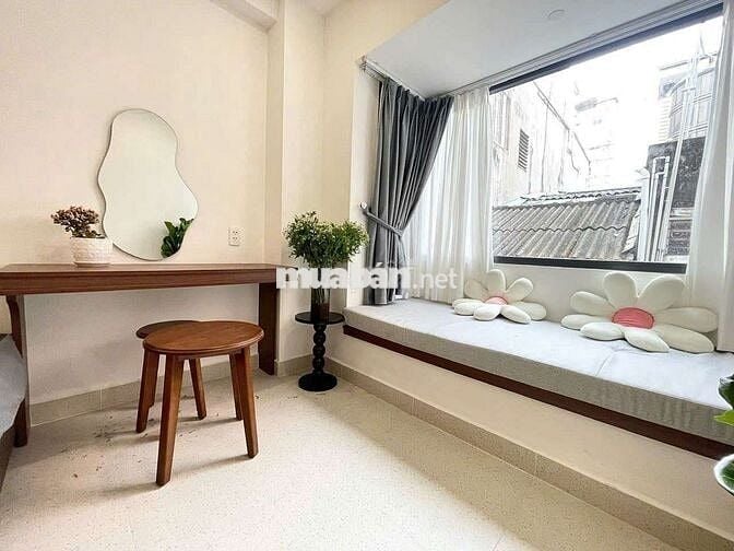 Siêu phẩm căn hộ full nội thất ban công thoáng mát Đề Thám Quận 1