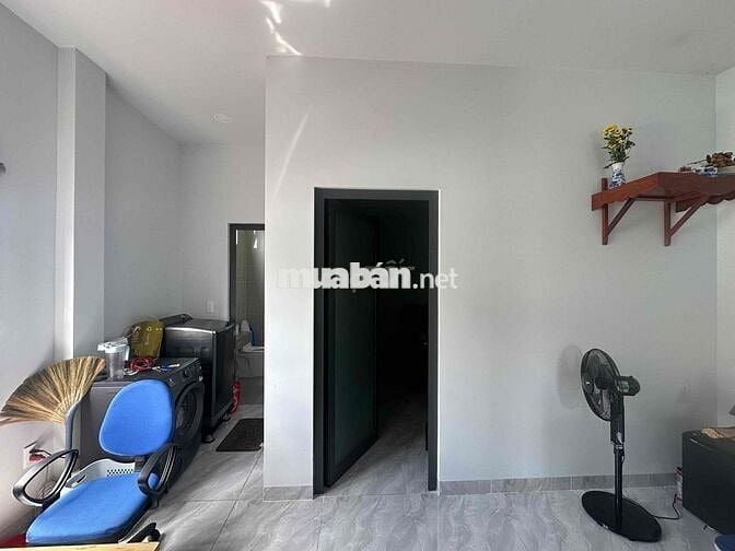Nhà mặt tiền 110m2 3 phòng ngủ Bà Điểm Hóc Môn