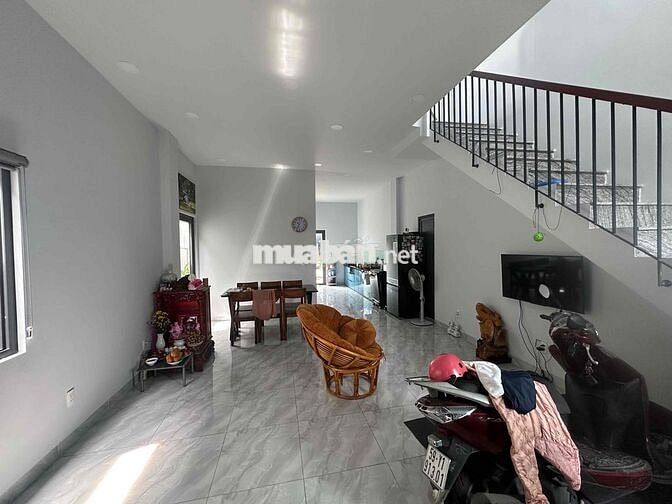 Nhà mặt tiền 110m2 3 phòng ngủ Bà Điểm Hóc Môn