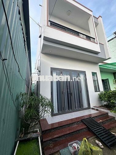 Nhà mặt tiền 110m2 3 phòng ngủ Bà Điểm Hóc Môn