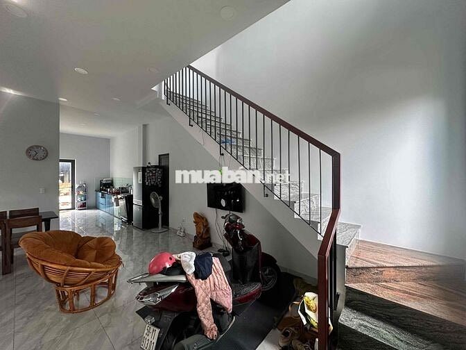 Nhà mặt tiền 110m2 3 phòng ngủ Bà Điểm Hóc Môn