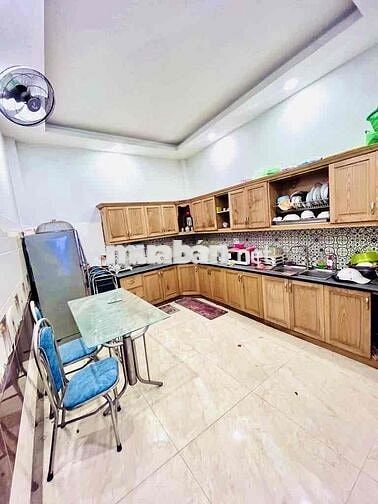 Quá rẻ, Nhà 175m2, DTXD: 60m2, Xe hơi đậu chục chiếc