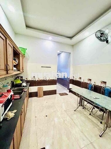 Quá rẻ, Nhà 175m2, DTXD: 60m2, Xe hơi đậu chục chiếc