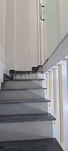 Cho thuê nhà riêng 2 tầng tổng DTSD 40 m2, phố Ông Ích Khiêm, Ba Đình