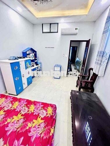 Quá rẻ, Nhà 175m2, DTXD: 60m2, Xe hơi đậu chục chiếc