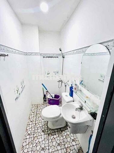 Quá rẻ, Nhà 175m2, DTXD: 60m2, Xe hơi đậu chục chiếc
