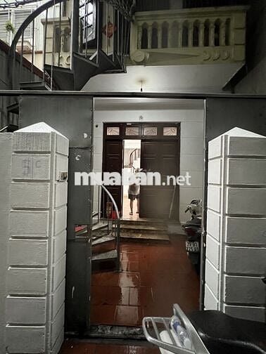 Cho thuê tầng 1 nhà 5C ngách 49 ngõ 28 Tứ Liên, Hà Nội