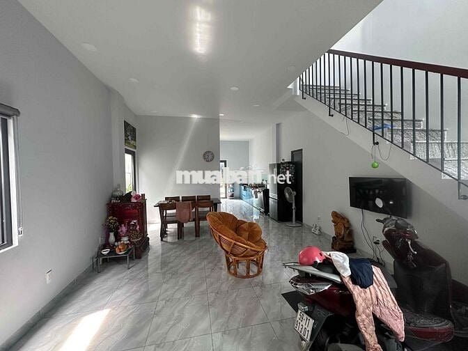 Nhà mặt tiền 110m2 3 phòng ngủ Bà Điểm Hóc Môn