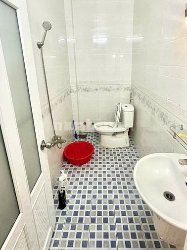 Bán nhà đường Lê Văn Thịnh rẽ vào , mặt đường ô tô thông thoáng 