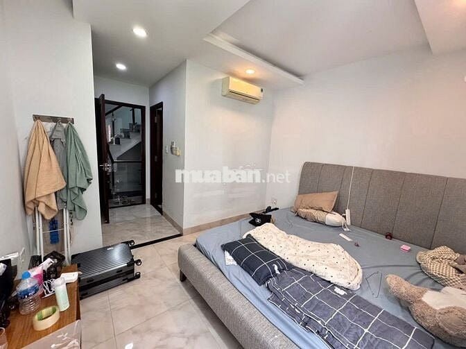 NNC Phan Xích Long Phú Nhuận 4x10m 3 Lầu 3PN 4WC. Giá 17 triệu/ tháng