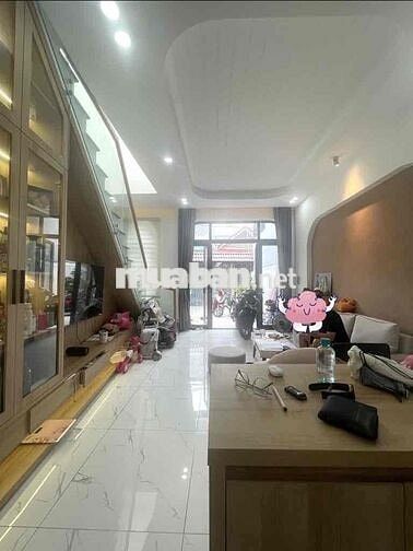 NHÀ ĐẸP SÂN VƯỜN 6X16 ĐƯỜNG XE HƠI VÀO NHÀ TÂN THỚI NHẤT