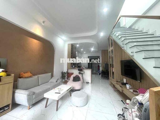 NHÀ ĐẸP SÂN VƯỜN 6X16 ĐƯỜNG XE HƠI VÀO NHÀ TÂN THỚI NHẤT