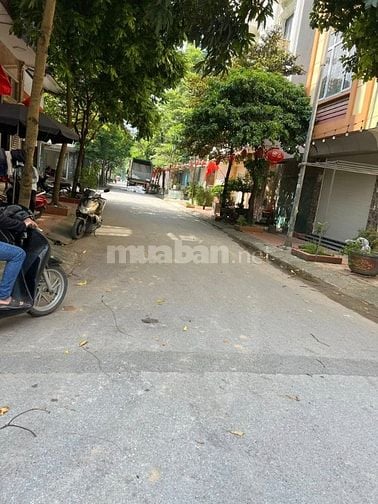 BÁN NHÀ HÀ ĐÔNG 50m , 4T , MT 4m - VỈA HÈ - Ô TÔ - KINH DOANH