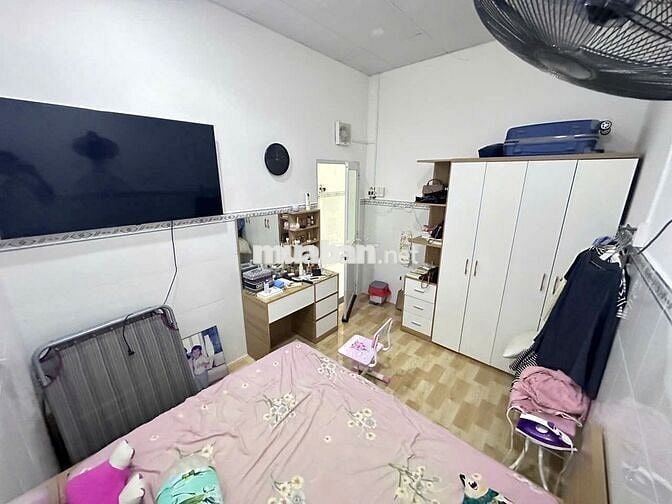 Bán nhà mặt đường 3 phòng ngủ, Quận 7 cũ, nhà mới, đẹp