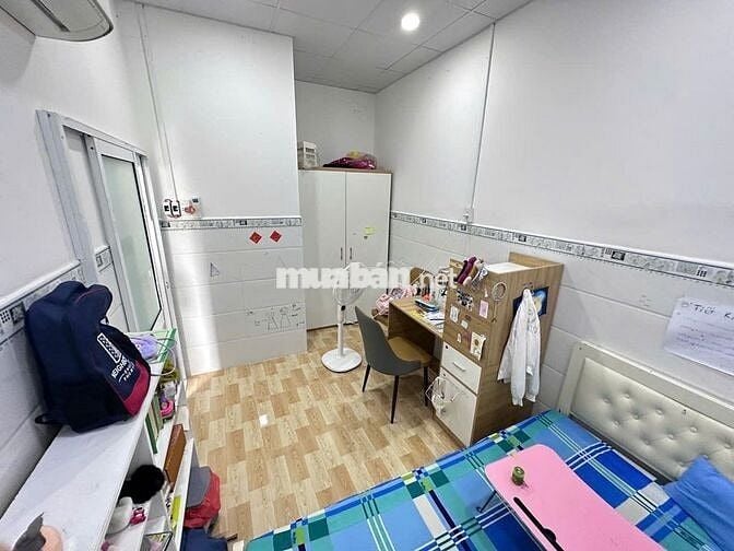 Bán nhà mặt đường 3 phòng ngủ, Quận 7 cũ, nhà mới, đẹp