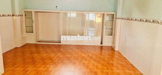 Hiện tại e còn 1 căn nhà, ưu tiên cho gia đình thuê.