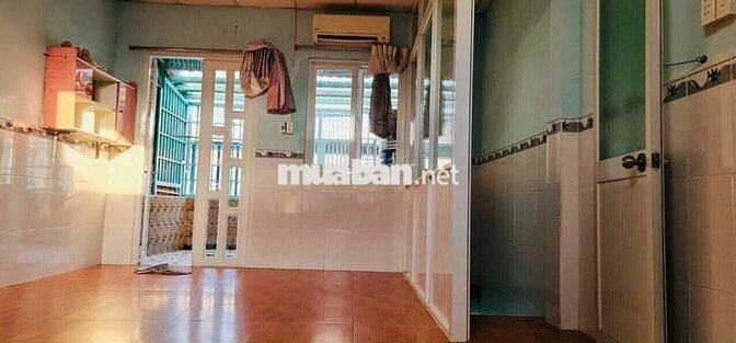 Hiện tại e còn 1 căn nhà, ưu tiên cho gia đình thuê.