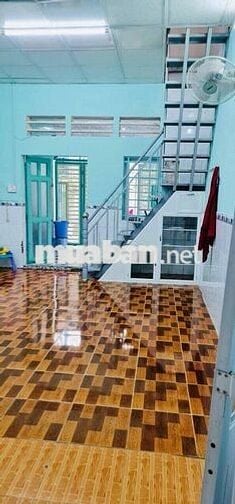 Hiện tại e còn 1 căn nhà, ưu tiên cho gia đình thuê.