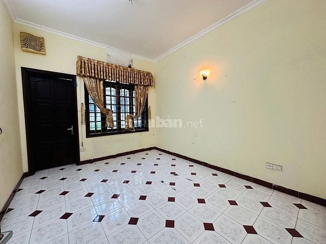 Bán nhà ngay gần đầu phố Vương Thừa Vũ, trên 90m2, phân lô, ít nhà có