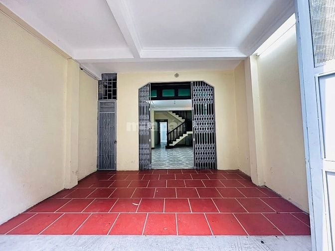 Bán nhà ngay gần đầu phố Vương Thừa Vũ, trên 90m2, phân lô, ít nhà có