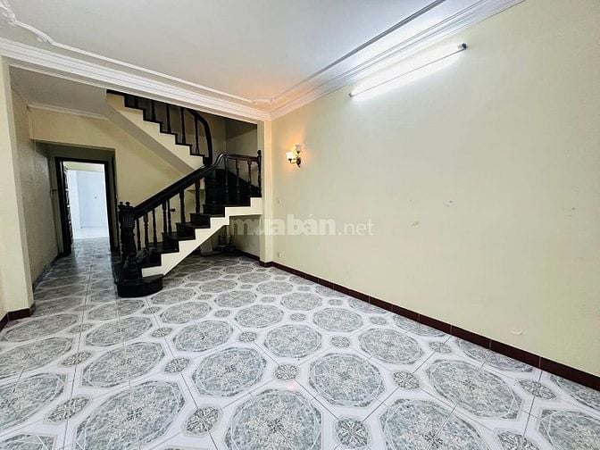 Bán nhà ngay gần đầu phố Vương Thừa Vũ, trên 90m2, phân lô, ít nhà có