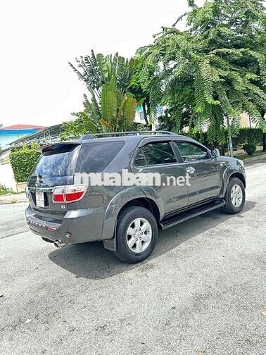 Toyota Fortuner 2010 2.7V 4x4 AT -