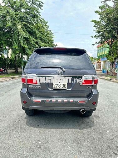 Toyota Fortuner 2010 2.7V 4x4 AT -