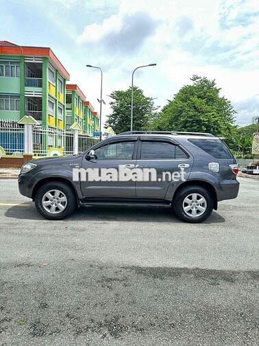 Toyota Fortuner 2010 2.7V 4x4 AT -