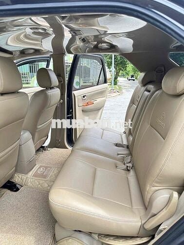 Toyota Fortuner 2010 2.7V 4x4 AT -