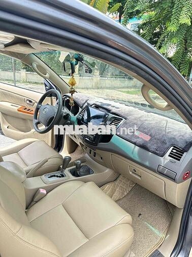 Toyota Fortuner 2010 2.7V 4x4 AT -