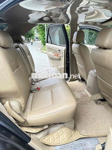 Toyota Fortuner 2010 2.7V 4x4 AT -