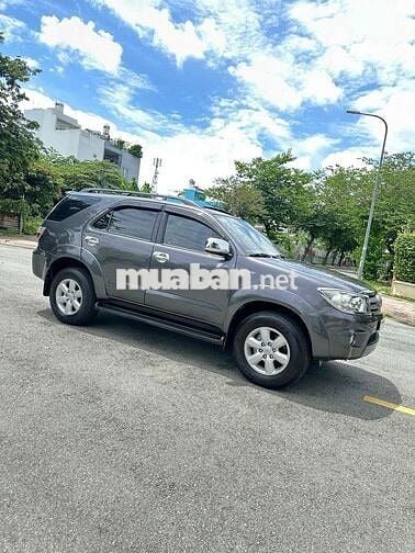 Toyota Fortuner 2010 2.7V 4x4 AT -