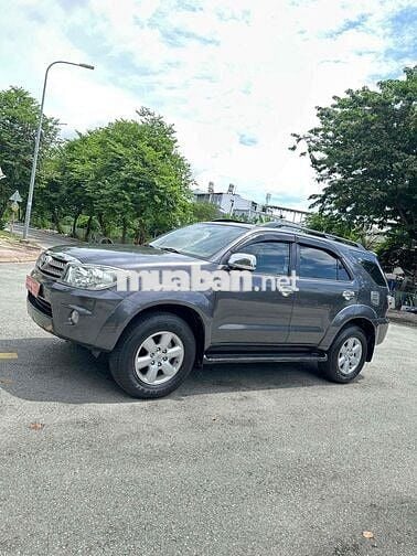 Toyota Fortuner 2010 2.7V 4x4 AT -