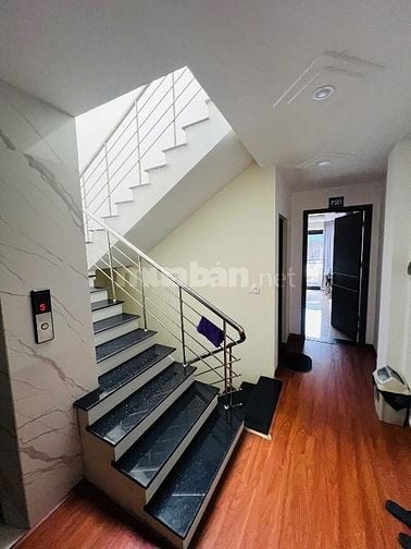 Đội Cấn, 61m2, 4.5m ngang, Ô tô tránh, mặt ngõ to thông, thang máy 6T
