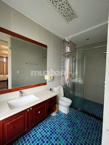 Chính chủ cho thuê Biệt Thự Sadeco ven sông giá 65t có hồ bơi