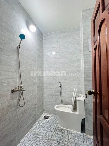 Mặt tiền nội bộ ngay công viên phần mềm Quảng Trung ngang 5,5m 4 tầng 