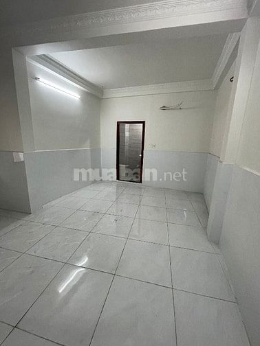Mặt tiền nội bộ ngay công viên phần mềm Quảng Trung ngang 5,5m 4 tầng 