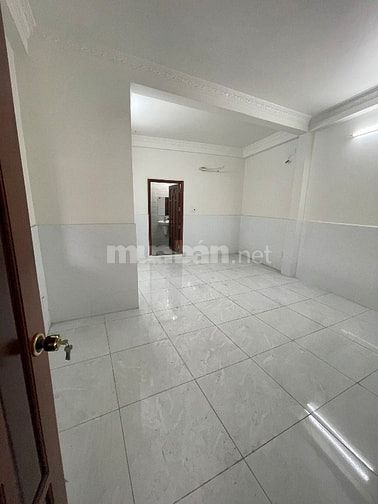 Mặt tiền nội bộ ngay công viên phần mềm Quảng Trung ngang 5,5m 4 tầng 