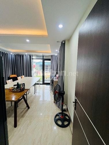 Đội Cấn, 61m2, 4.5m ngang, Ô tô tránh, mặt ngõ to thông, thang máy 6T