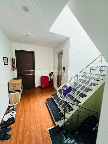 Đội Cấn, 61m2, 4.5m ngang, Ô tô tránh, mặt ngõ to thông, thang máy 6T