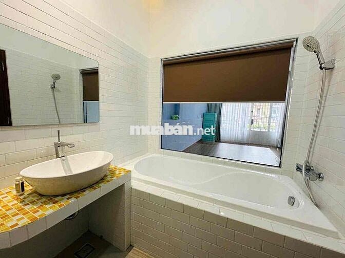 Nhà mặt tiền khu Tên Lửa, 3PN, 3WC, xe hơi trong nhà, nội thất cao cấp