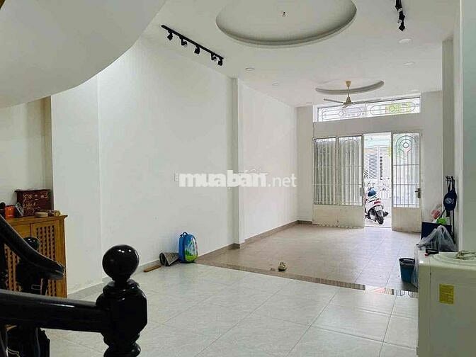 Nhà mặt tiền khu Tên Lửa, 3PN, 3WC, xe hơi trong nhà, nội thất cao cấp