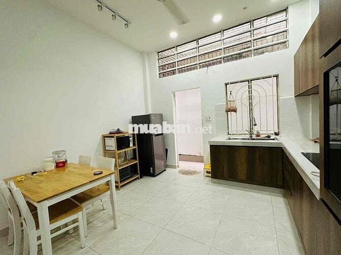 Nhà mặt tiền khu Tên Lửa, 3PN, 3WC, xe hơi trong nhà, nội thất cao cấp