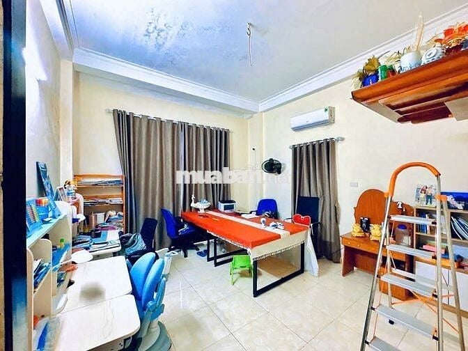 🏡 Lạc Long Quân 51m², 2 tầng, mặt tiền 5m, giá 11.8 tỷ – Cầu Giấy 🏡