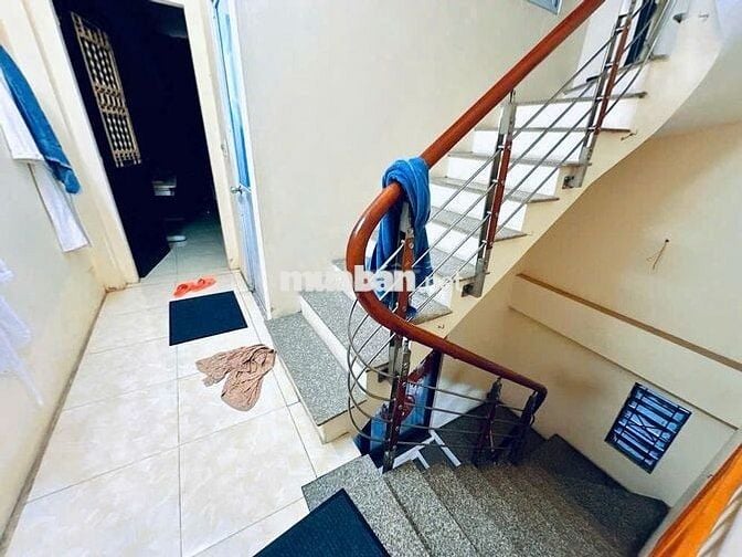 🏡 Lạc Long Quân 51m², 2 tầng, mặt tiền 5m, giá 11.8 tỷ – Cầu Giấy 🏡