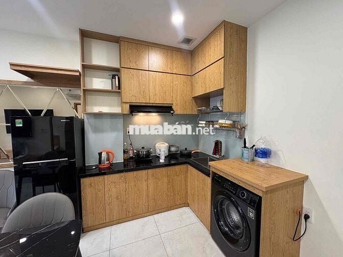 CĂN HỘ 2 PHÒNG NGỦ - BAN CÔNG - FULL NỘI THẤT - NGAY VẠN PHÚC CITY