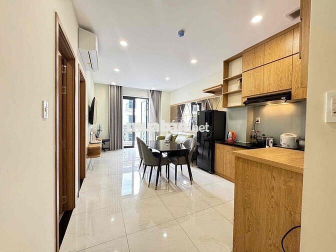 CĂN HỘ 2 PHÒNG NGỦ - BAN CÔNG - FULL NỘI THẤT - NGAY VẠN PHÚC CITY
