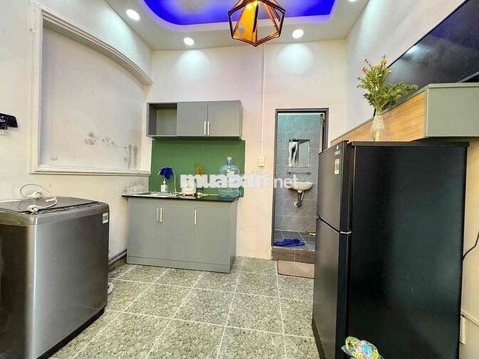 Căn Hộ 2PN BanCol Và NUôi Pet Được , thông Hẻm Q10, Phú Nhuận