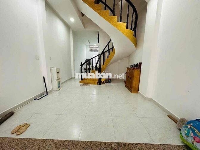 Nhà mặt tiền khu Tên Lửa, 3PN, 3WC, xe hơi trong nhà, nội thất cao cấp